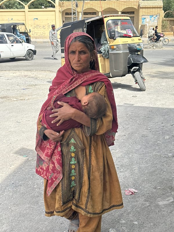 Woman with baby spotted on Quetta street amid rickshaws