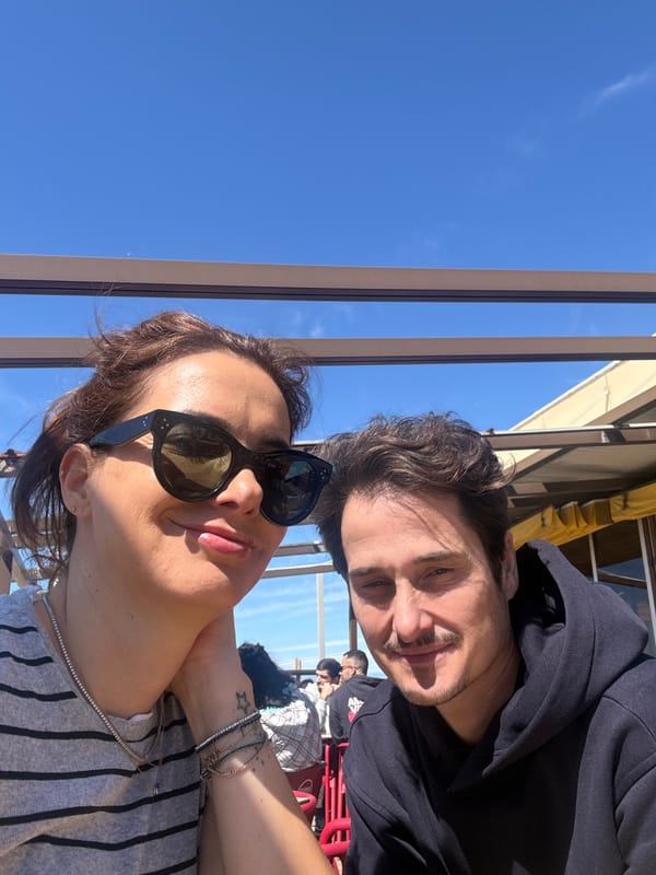 Couple takes sunny day selfie in Vila Nova de Gaia