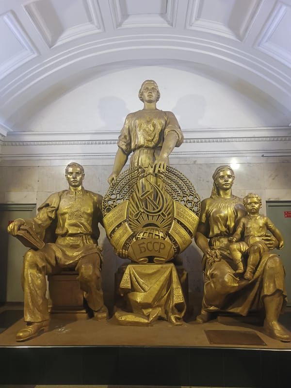 Moscow witness captures Soviet sculptures and busy street scenes