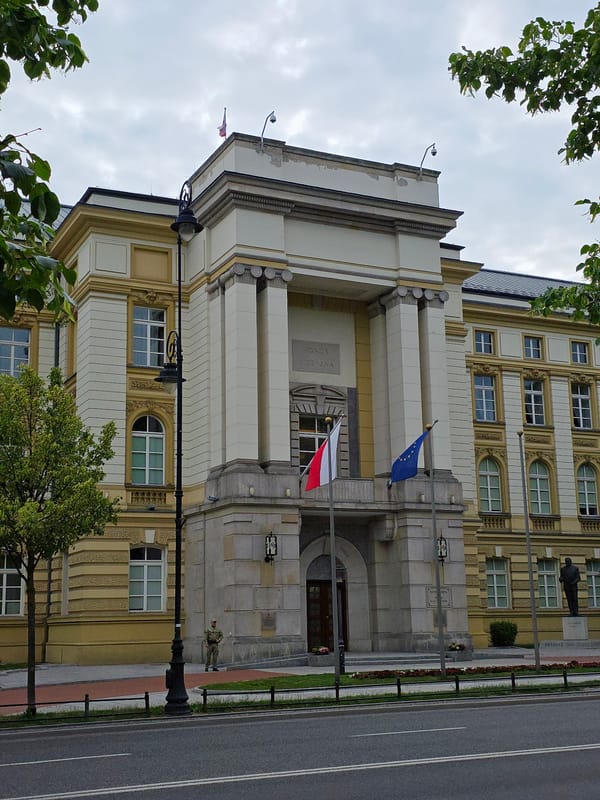 Warsaw walkabout captures monuments, architecture, protest signs