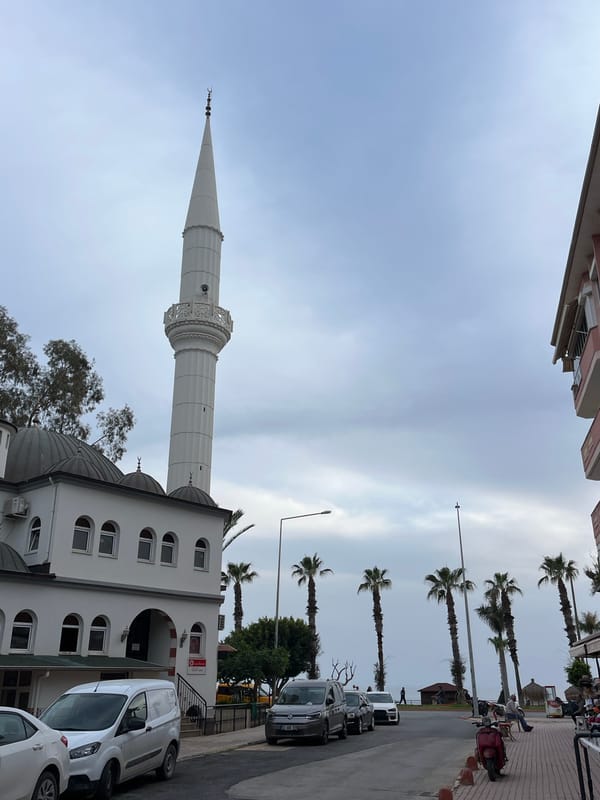 Overcast afternoon captures everyday life across Alanya beaches and streets
