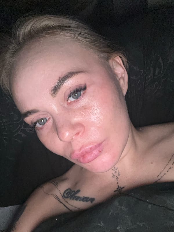 Blonde woman captures 30 selfies in 46-minute indoor session