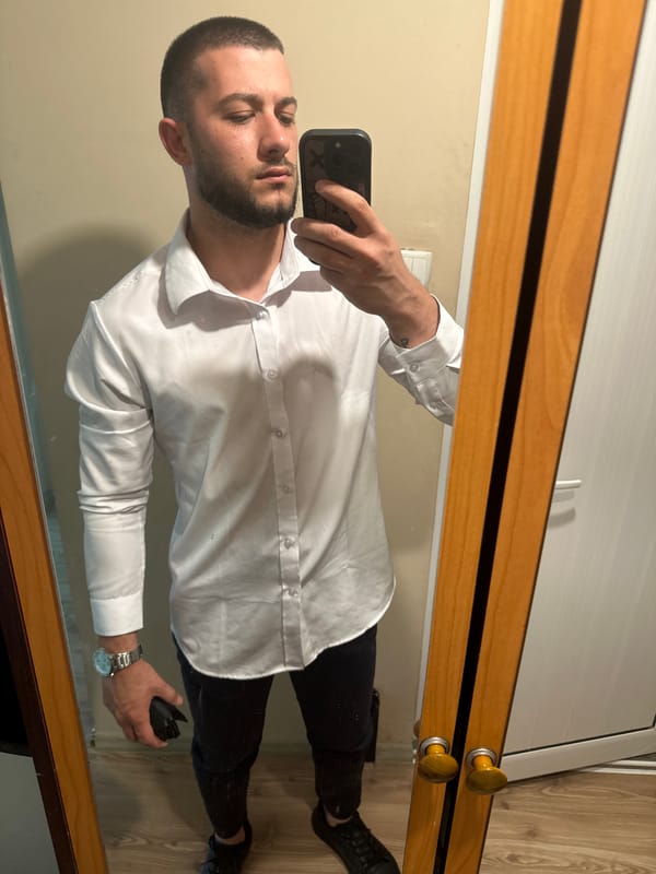 Man documents routine afternoon in Ruse with selfies, cat