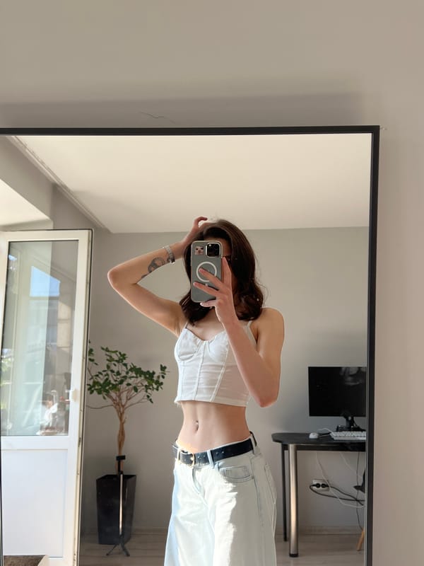 Woman takes mirror selfies in Ternopil residence early morning