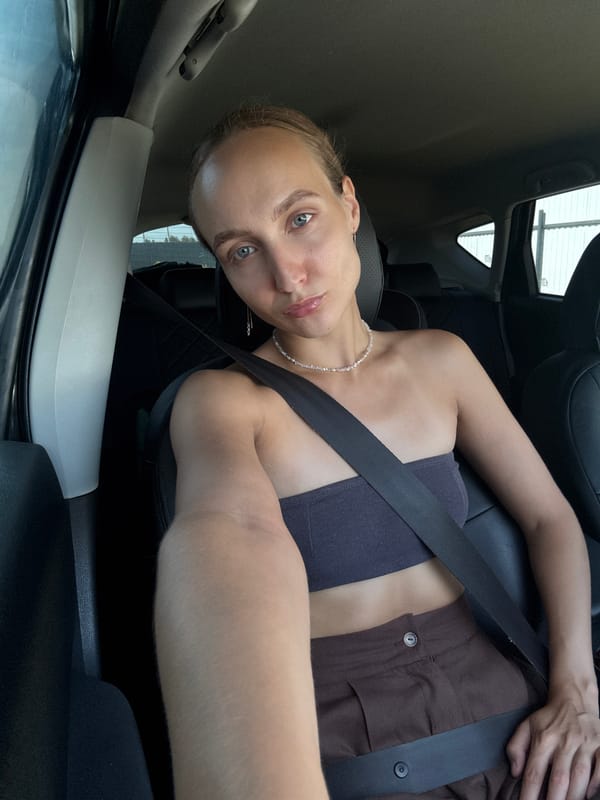 Lazy summer morning in Podshivalovo — car selfies and outdoor lounging