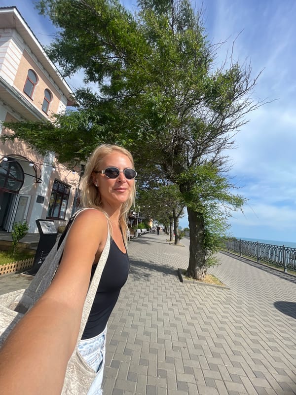Afternoon along Anapa's Black Sea promenade