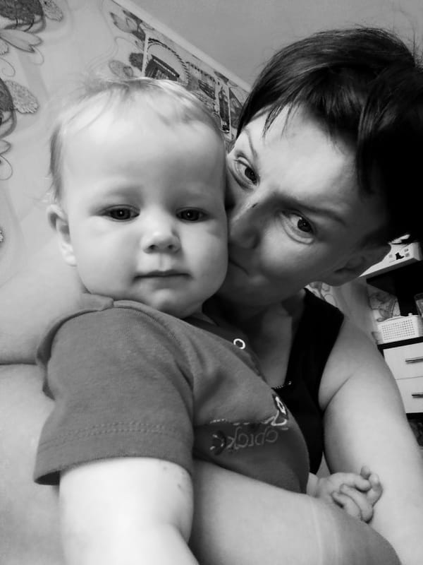 Lazy Saturday morning at home with the kids in Фоки