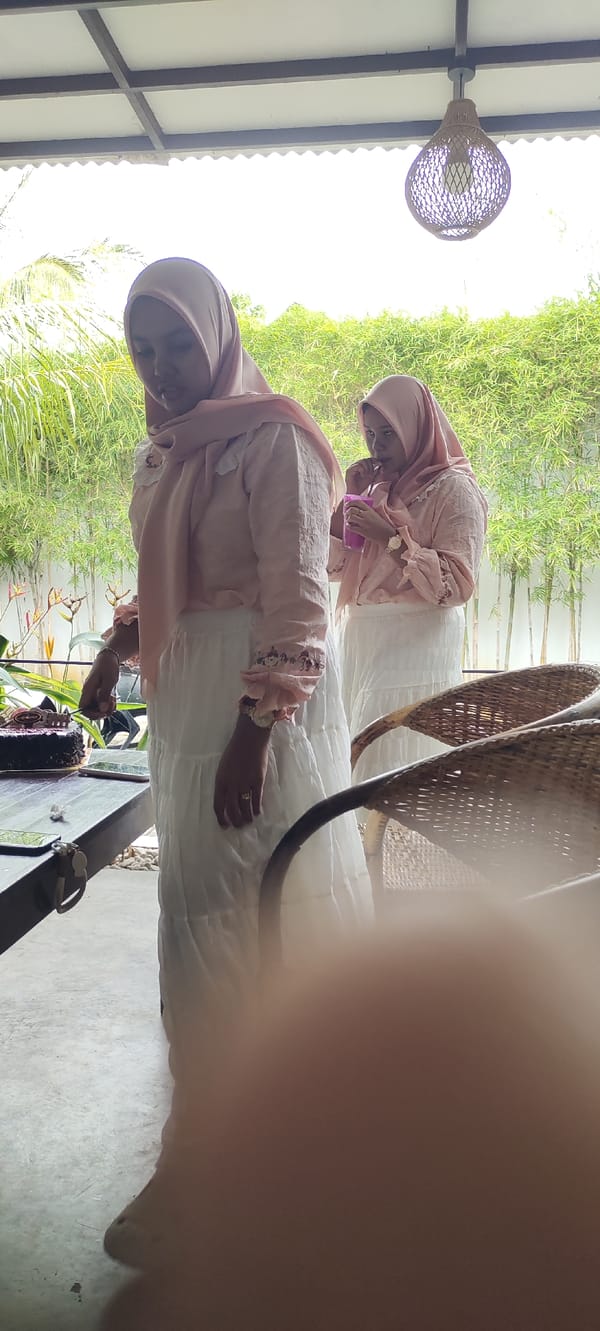 Birthday cake and drinks at a Banda Aceh outdoor café