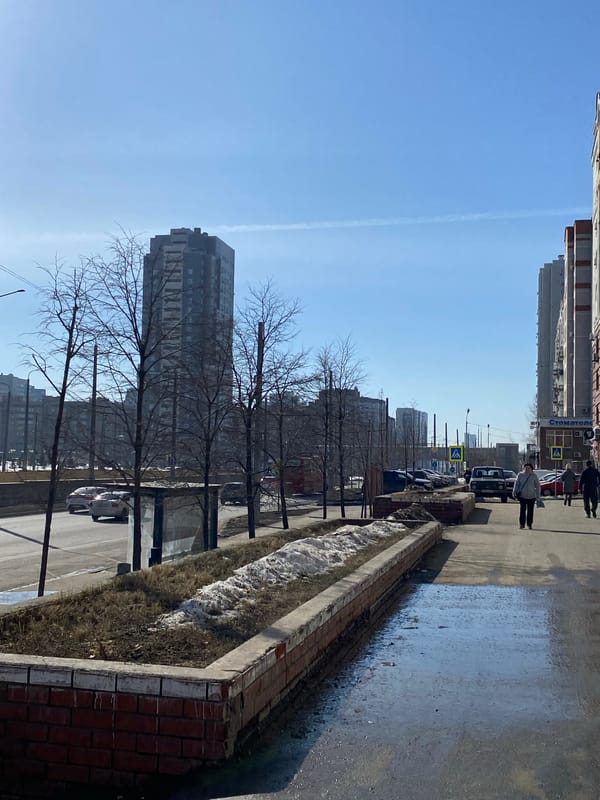 Clear morning sky with contrail over Kazan residential street