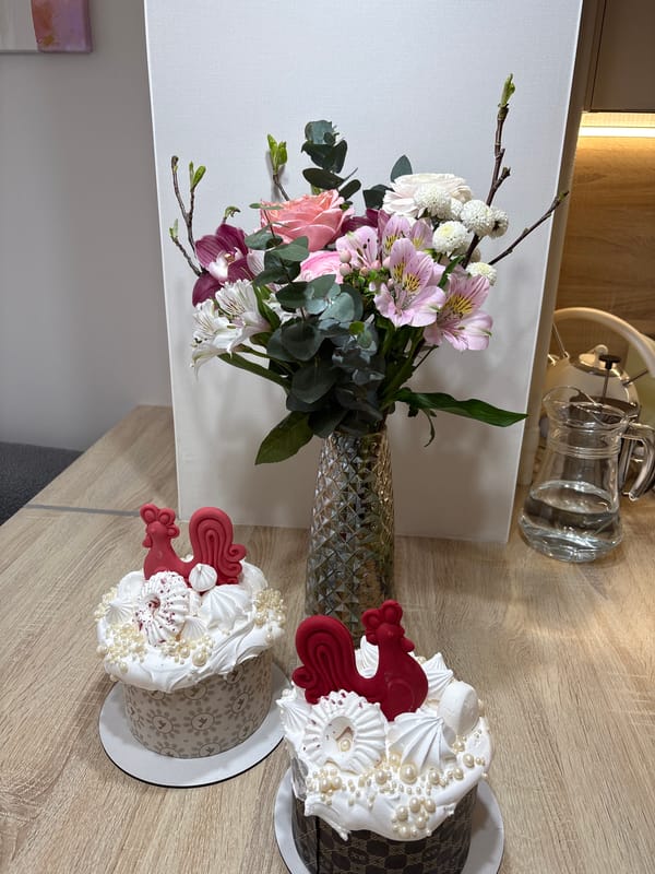 Spring decorations and Easter items documented in Nizhnevartovsk