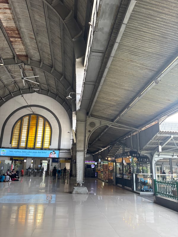 Jakarta train station captured in detailed 8-minute documentation