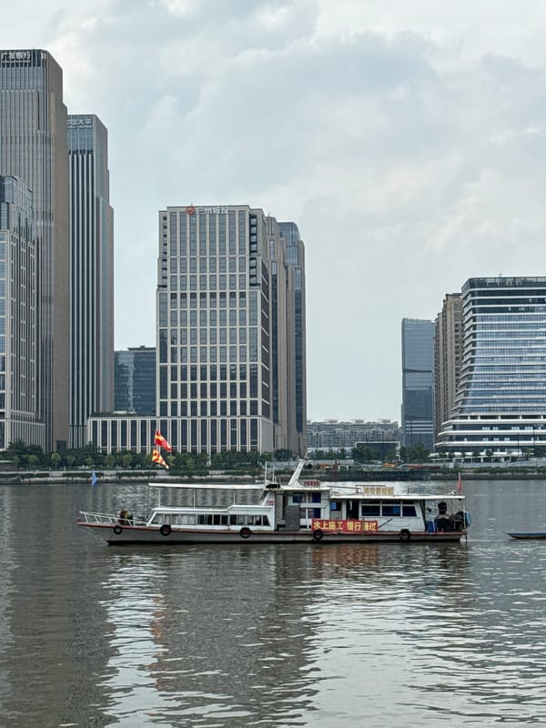 River, parks, and city life in Haizhu District