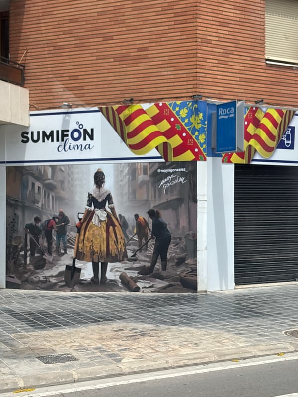 Street-level slice of central Valencia on a June afternoon