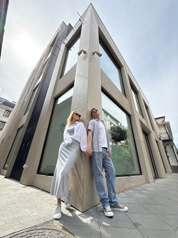 Couple photographed in romantic poses outside Moscow building