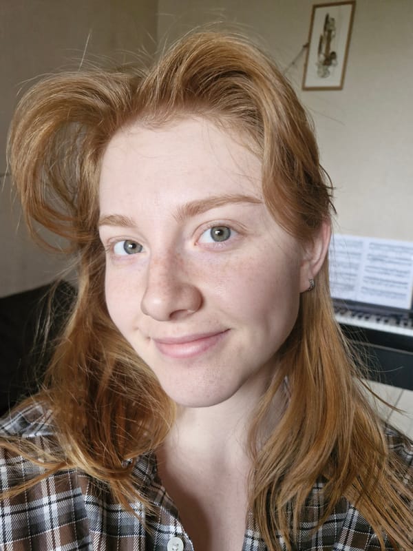 Portrait photos captured of red-haired woman in Yekaterinburg