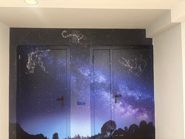 Star-themed interior space documented in Izhevsk, Russia