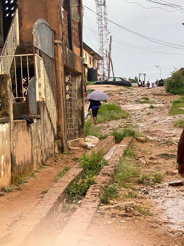 Jos neighborhood navigates muddy streets after morning rain