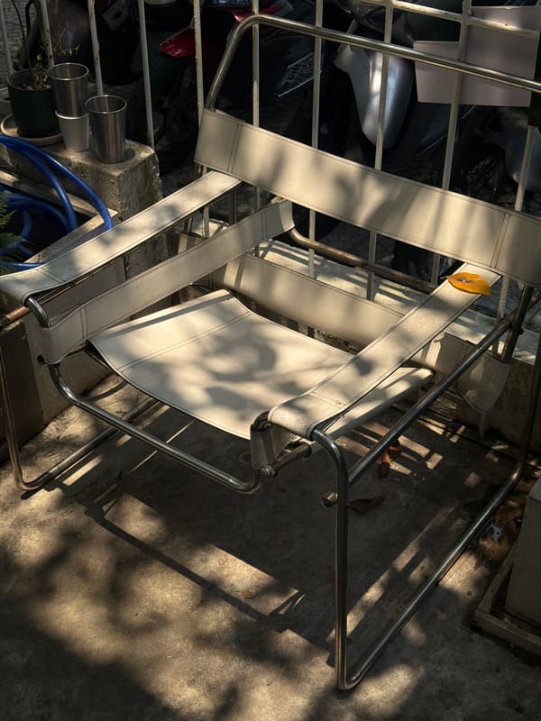 Early morning café scene documented in Đà Nẵng Vietnam