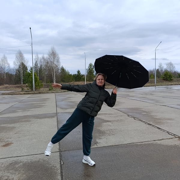 Ordinary morning moments documented in Markovskii, Russia courtyard area