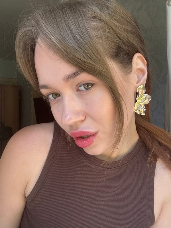 Woman documents early morning routine in Russian home