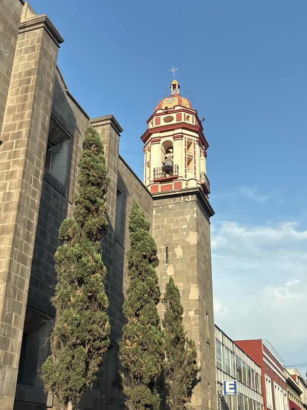 Evening stroll captures colonial architecture and modern life in Puebla