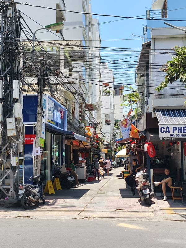 Early morning street scenes documented in Nha Trang Ward