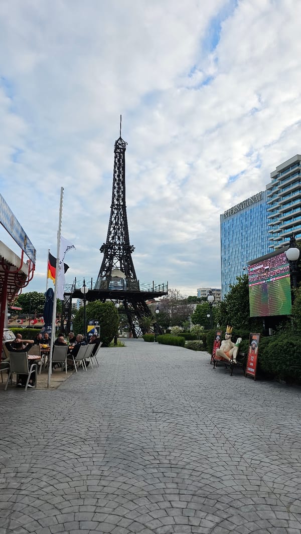 Tourist captures Varna landmarks and street food cooking