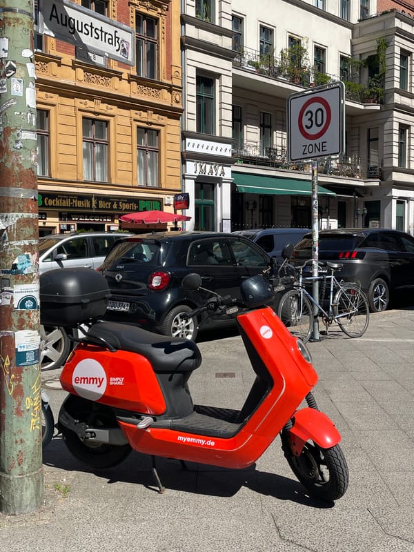 Sunny morning street scenes documented across central Berlin