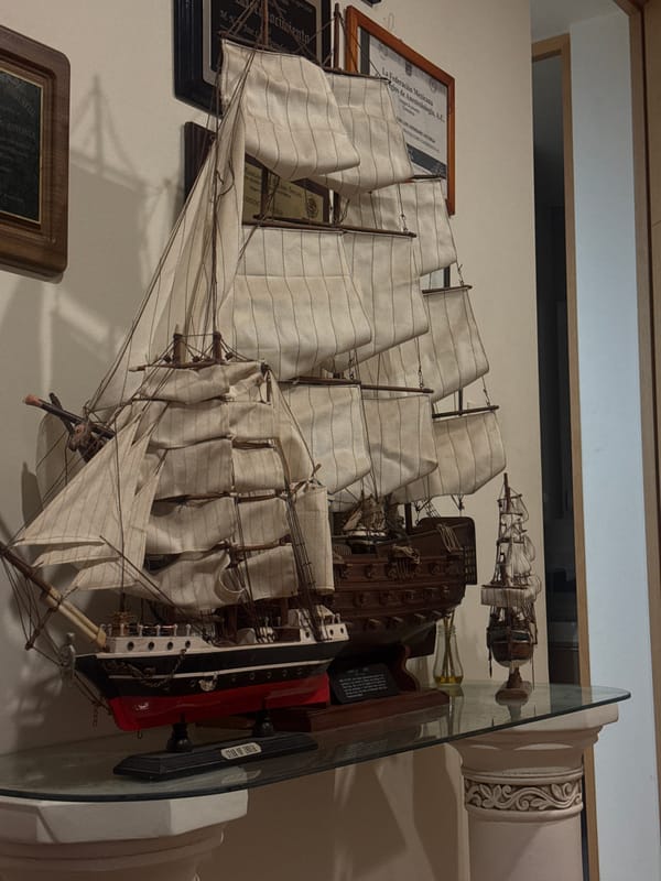 Model ship display documented in Puebla, Mexico
