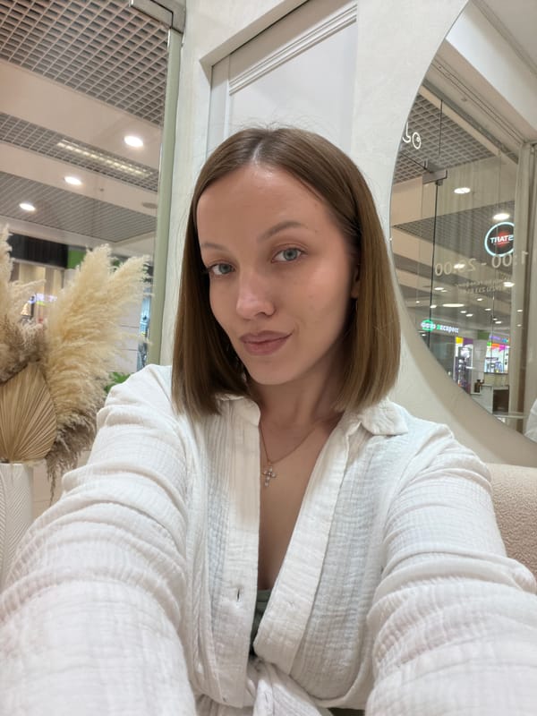 Woman shops, takes selfies in Klin store; child plays nearby