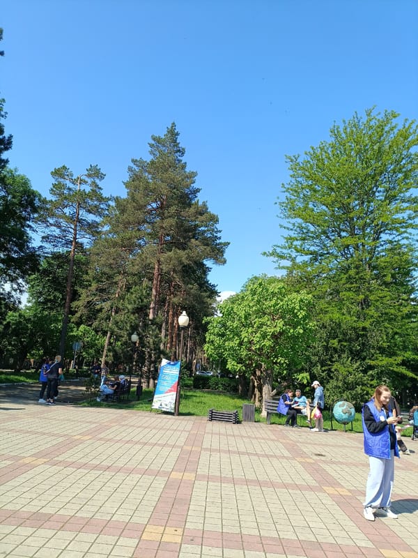Morning market bustles with vendors and shoppers in Goryachiy Klyuch