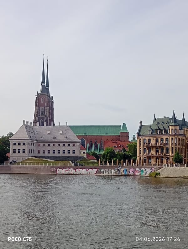 Afternoon river scenes and public art captured in Wrocław