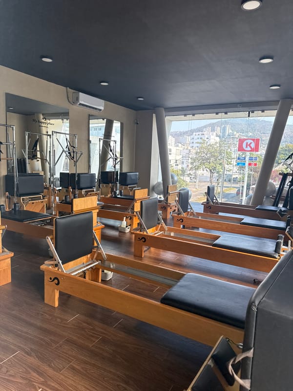 Pilates studio session documented in Acapulco fitness center