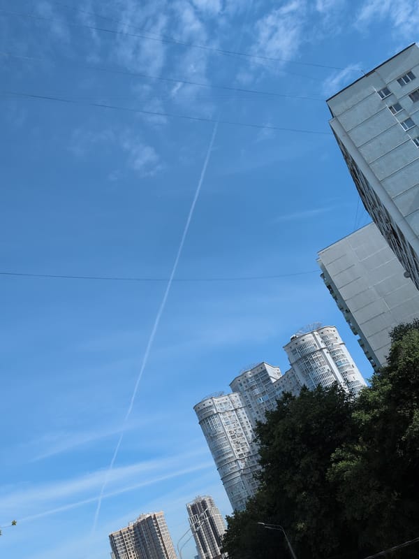 Morning walk through Moscow captures urban life and transit