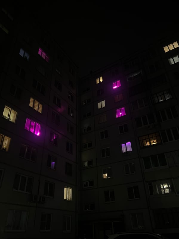Evening street scenes captured in Chaikovsky, Russia