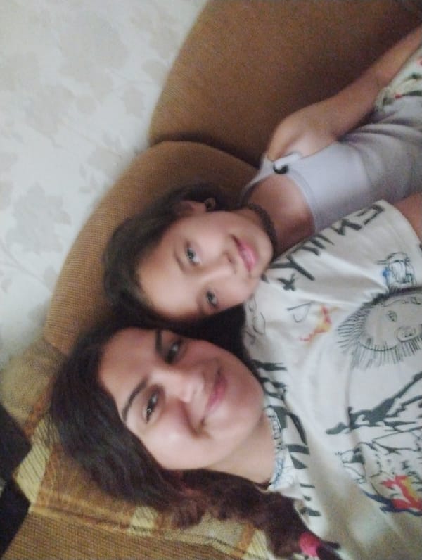 Casual couch selfies shared between two people in Hrishteni