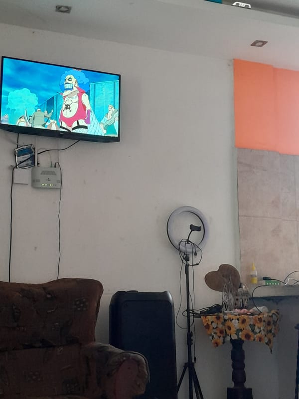 Quiet afternoon documented in Venezuelan home through everyday moments