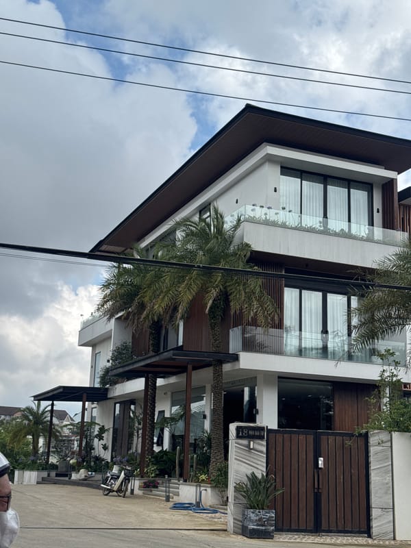 Modern buildings documented in Đà Lạt's Lâm Viên district