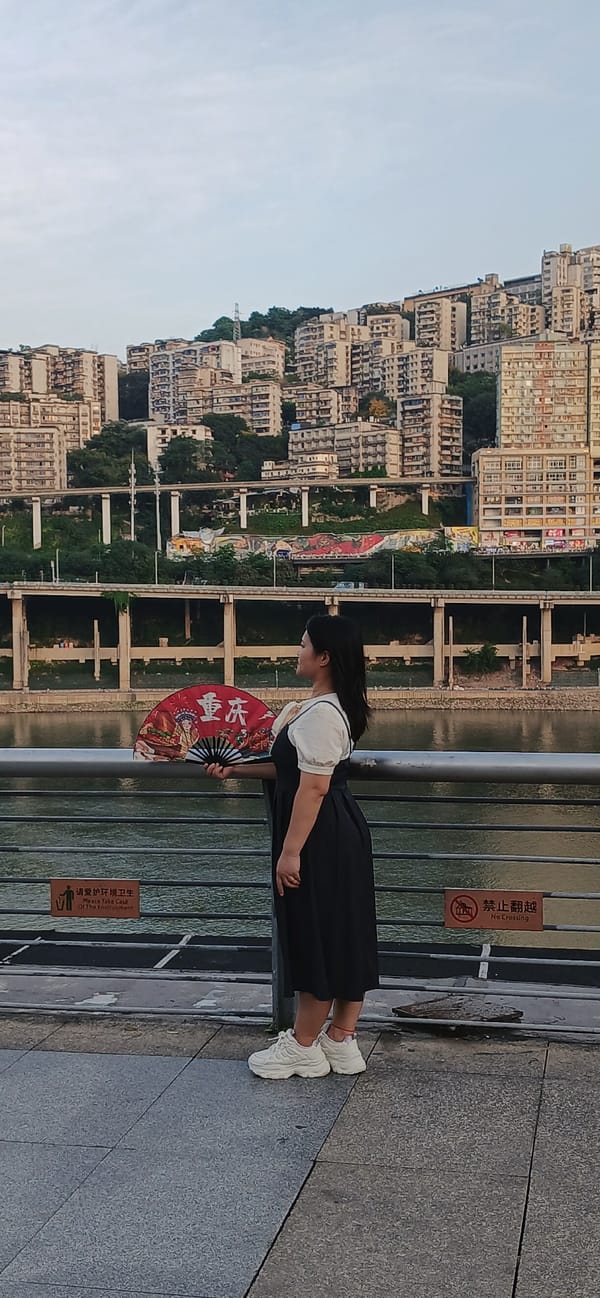 Weekend leisure activity at Chongqing waterfront promenade draws photographers, families