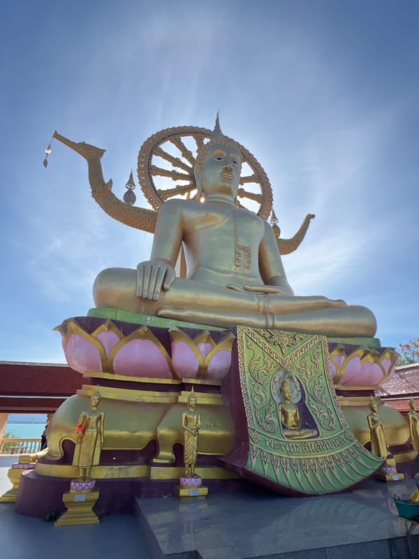 Plane landing observed near golden Buddha statue in Thailand