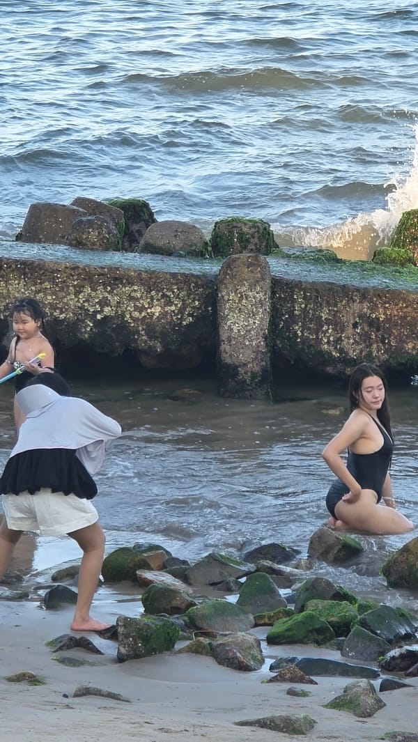 Tourists enjoy golden hour moments along Nha Trang coastline