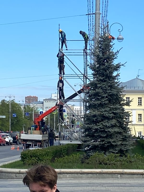 Daily life scenes captured across Yekaterinburg during morning hours