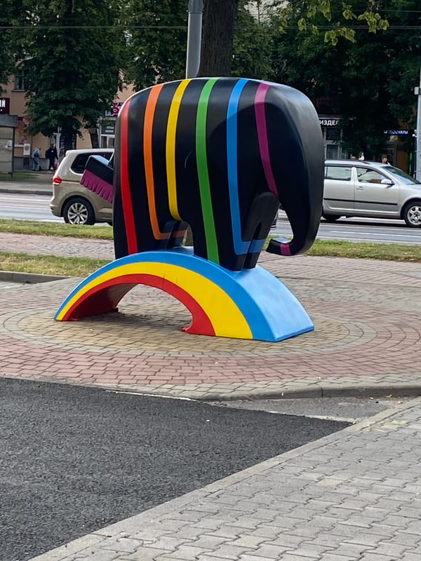 Afternoon street life in Brest, centered on a colorful elephant sculpture