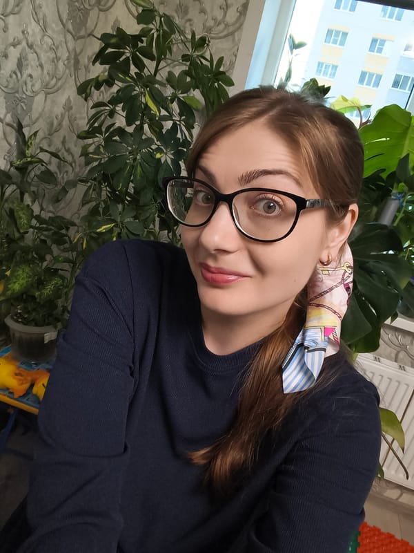 Afternoon at home in Podkletnoe: selfies, sunlight, and an aquarium
