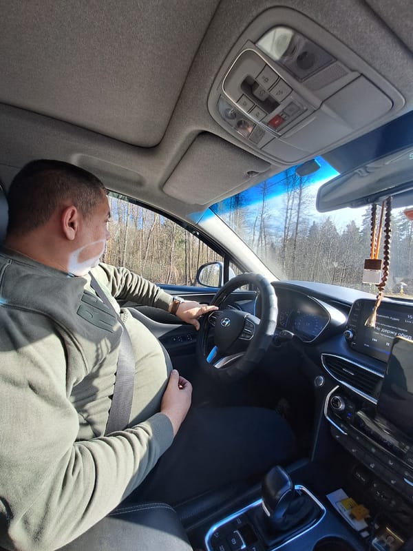 Man rests in car during sunny afternoon in Babeevo