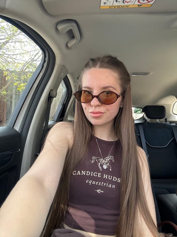 Woman documents casual visit to Klin in equestrian gear