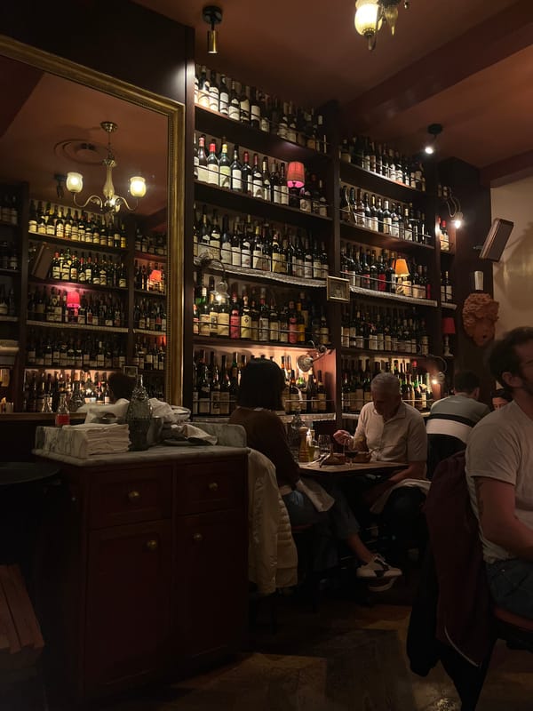 Lyon afternoon scenes: cocktails and street mirror selfie