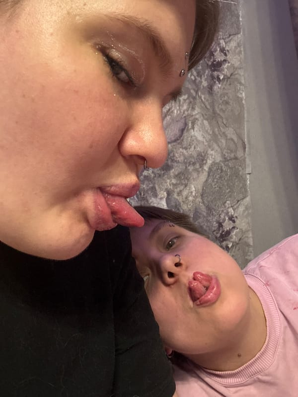 Indoor portraits and domestic scenes documented in Saratov