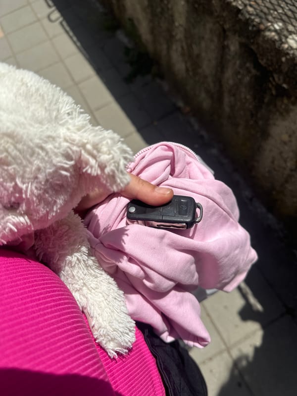 Brief sunny gathering in Veliko Tarnovo with keys and clothing