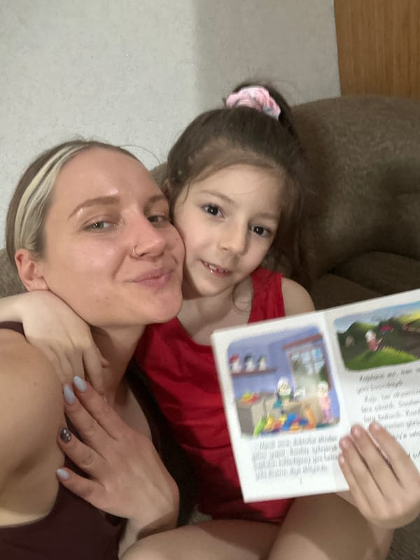 Mother, daughter navigate rainy Istanbul day in spring 2026